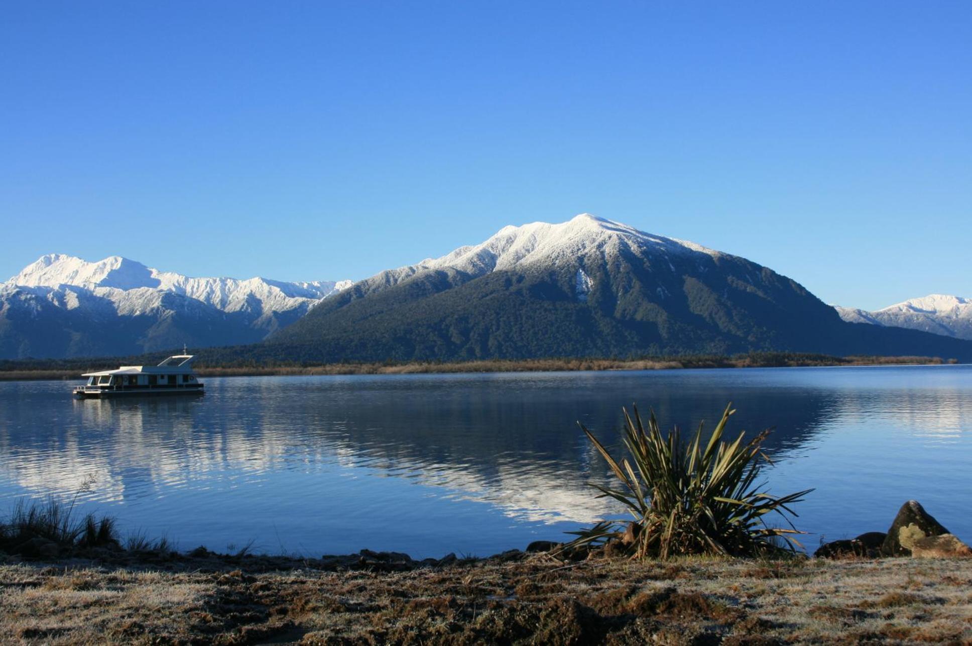 Hotel Lake Brunner Greymouth Eksteriør billede