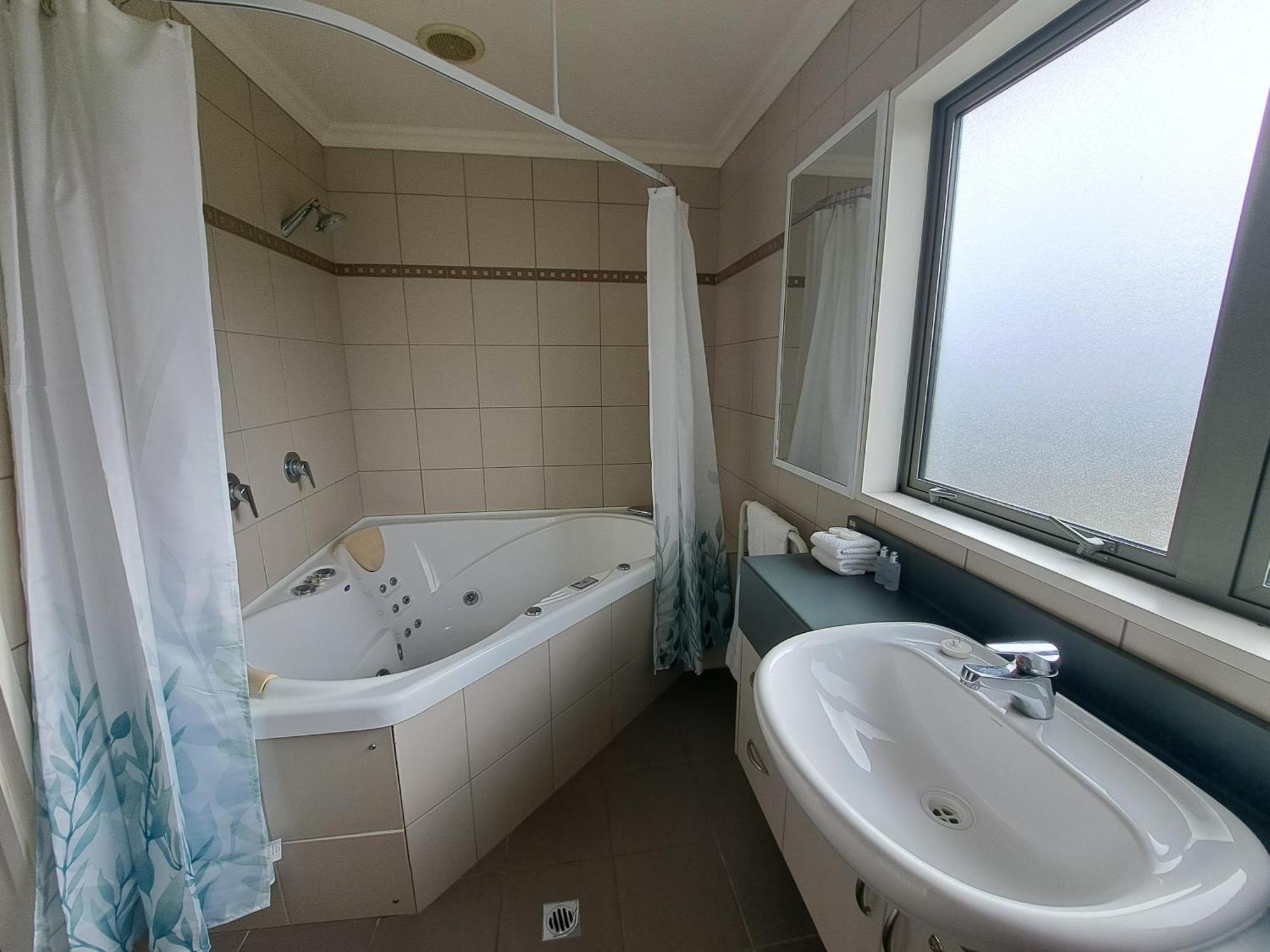 Hotel Lake Brunner Greymouth Eksteriør billede